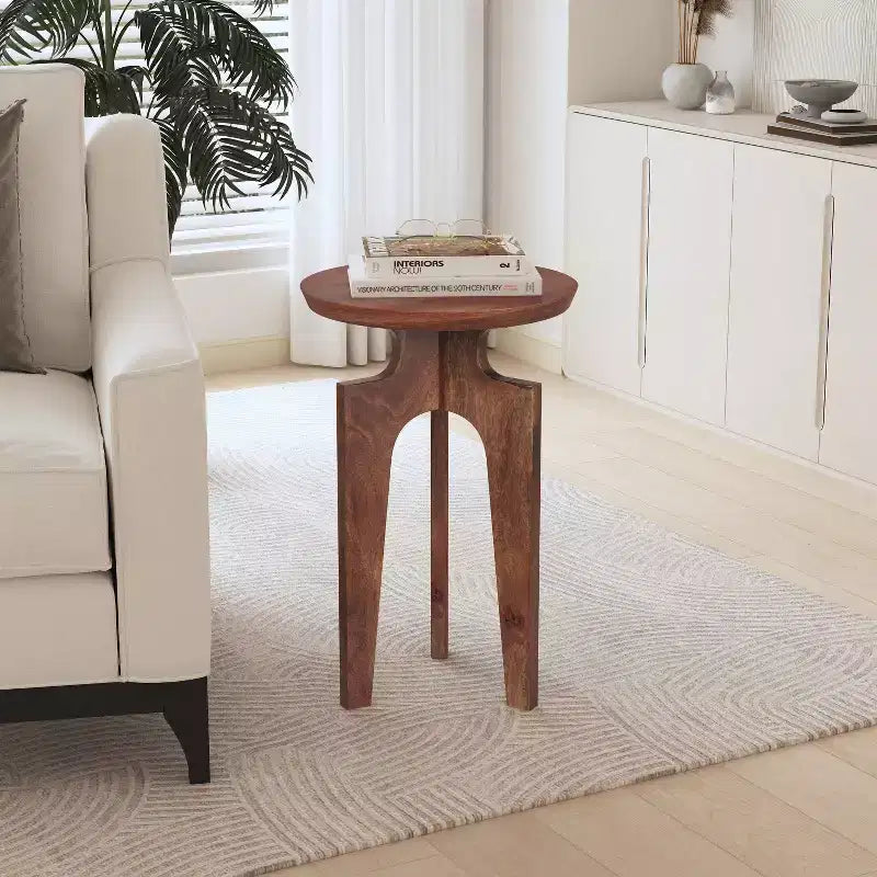 Tavolino rotondo in legno di mango con gambe, noce