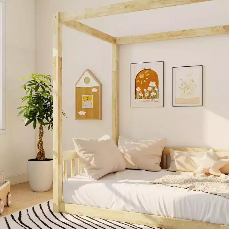 Letto a baldacchino a terra, una piazza e mezza, con recinzione e sponde di protezione