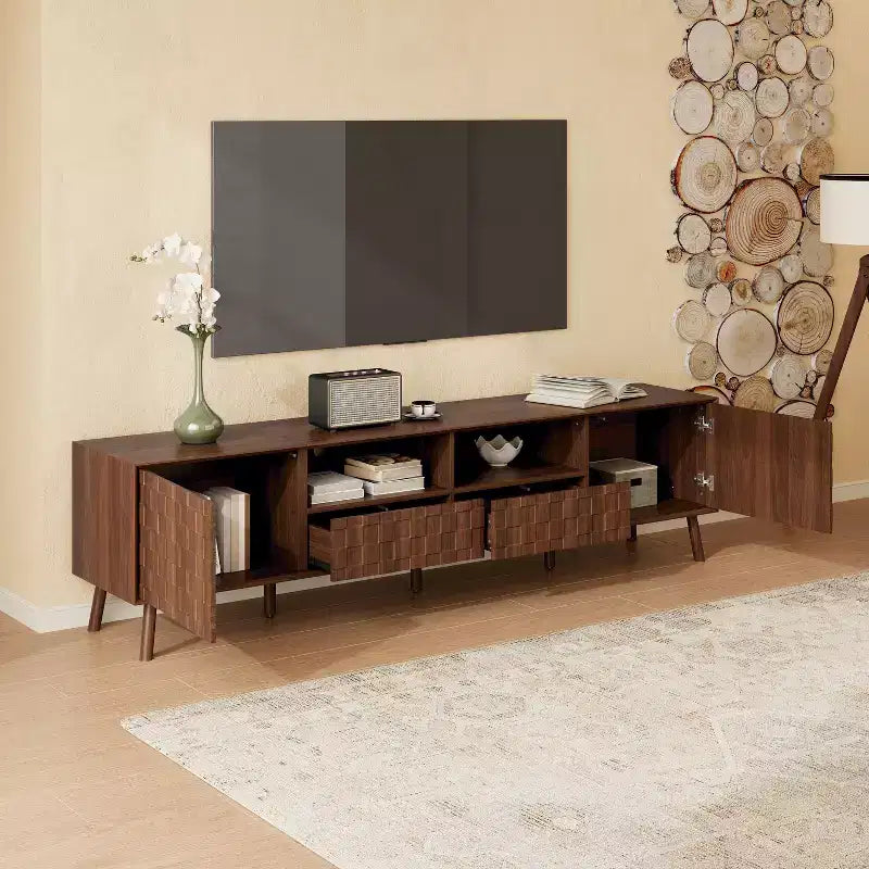 Mobile TV moderno con motivo geometrico, cassetti e gestione cavi