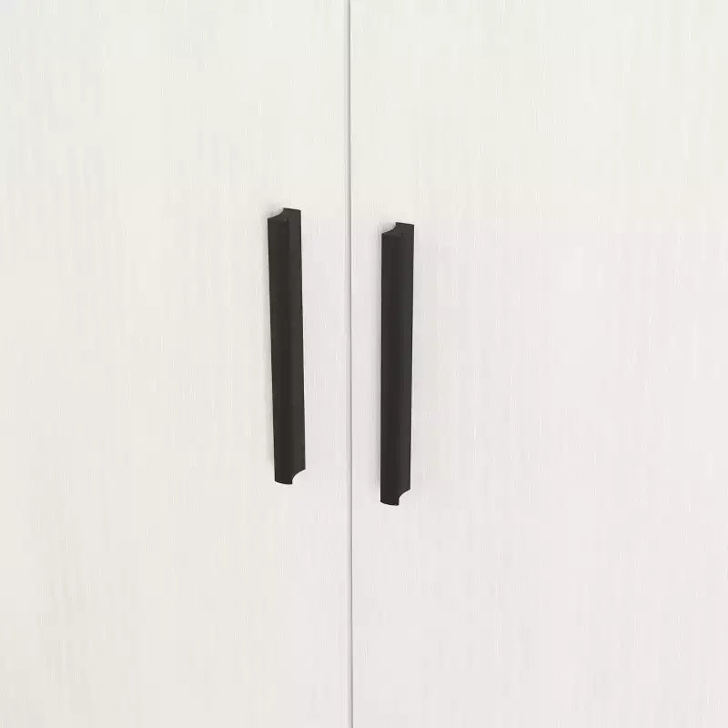 Scarpiera autoportante in legno a quattro ripiani con un cassetto, ante a battente bianche e ripiani regolabili. Ideale per l'ingresso. Noce