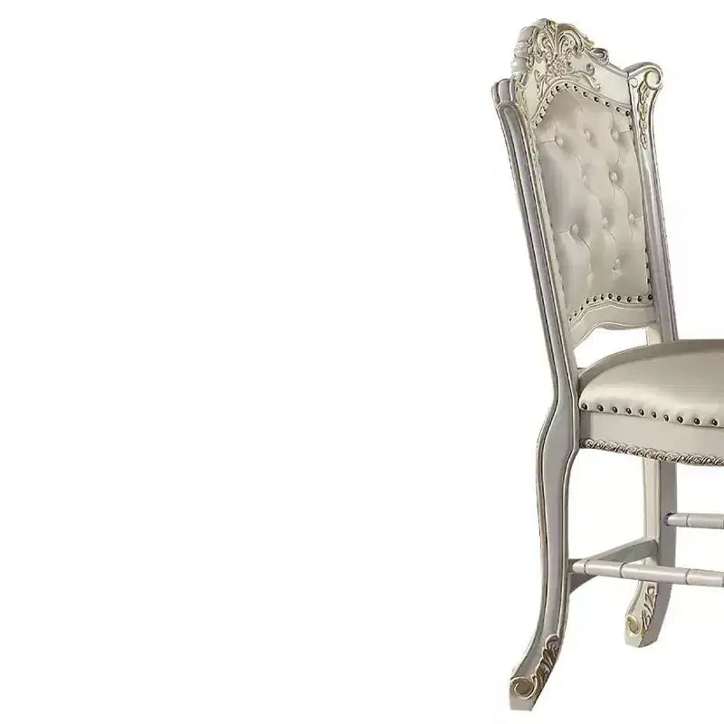 Sedia da pranzo 20" finitura Perla Antica - : Elegante rivestimento in pelle, borchie decorative, struttura in legno