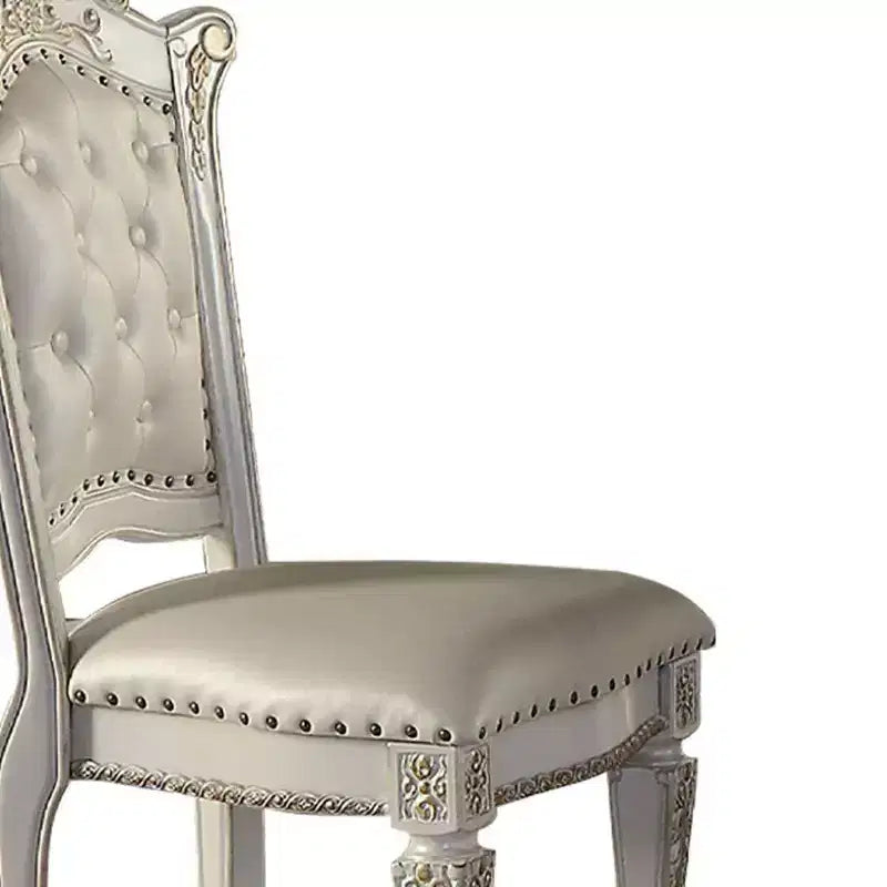 Sedia da pranzo 20" finitura Perla Antica - : Elegante rivestimento in pelle, borchie decorative, struttura in legno