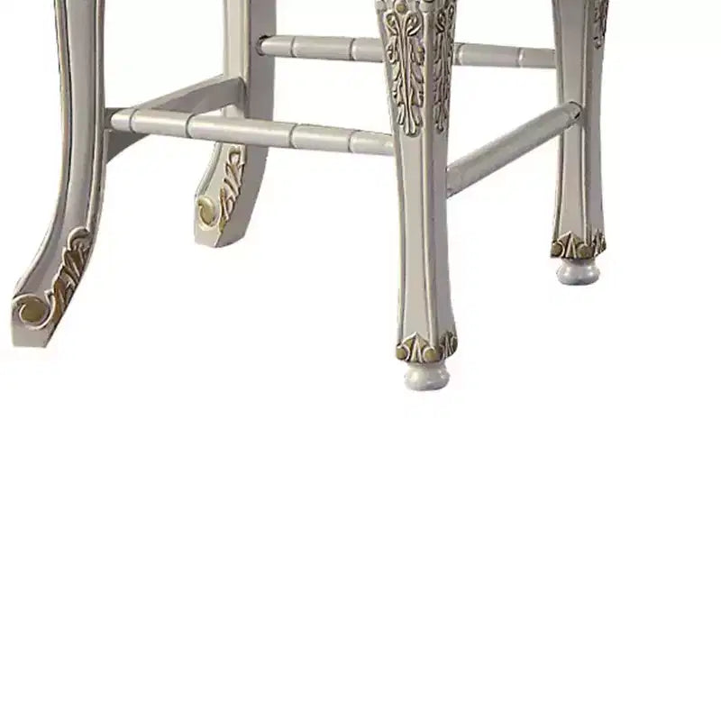Sedia da pranzo 20" finitura Perla Antica - : Elegante rivestimento in pelle, borchie decorative, struttura in legno