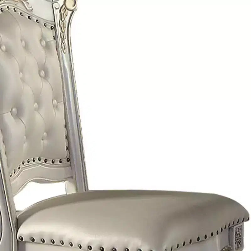 Sedia da pranzo 20" finitura Perla Antica - : Elegante rivestimento in pelle, borchie decorative, struttura in legno