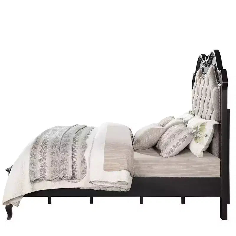 Letto Queen size 5" Chelmsford, tessuto beige, finitura nera anticata - : Rivestimento in lino, struttura in legno, design capitonné