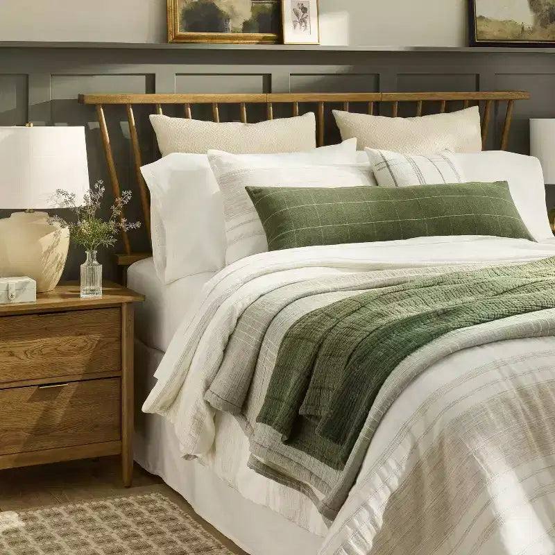 Testiera - Hearth & Hand with Magnolia