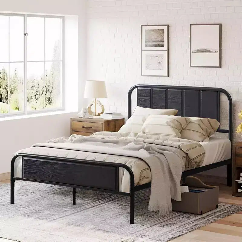 Struttura letto con testiera in legno industriale