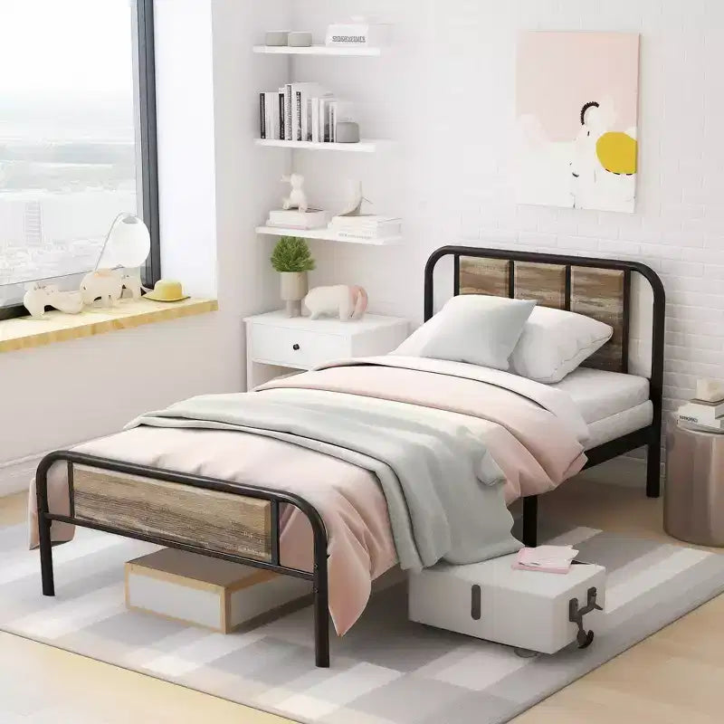 Struttura letto con testiera in legno industriale