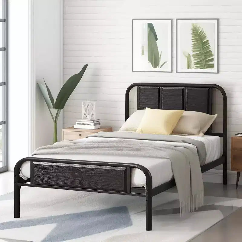 Struttura letto con testiera in legno industriale