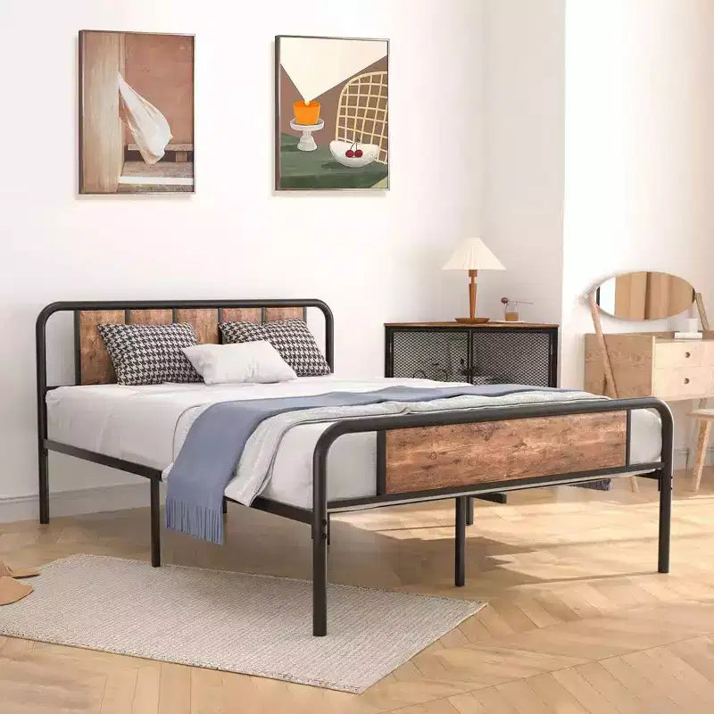 Struttura letto con testiera in legno industriale