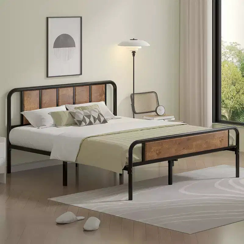 Struttura letto con testiera in legno industriale