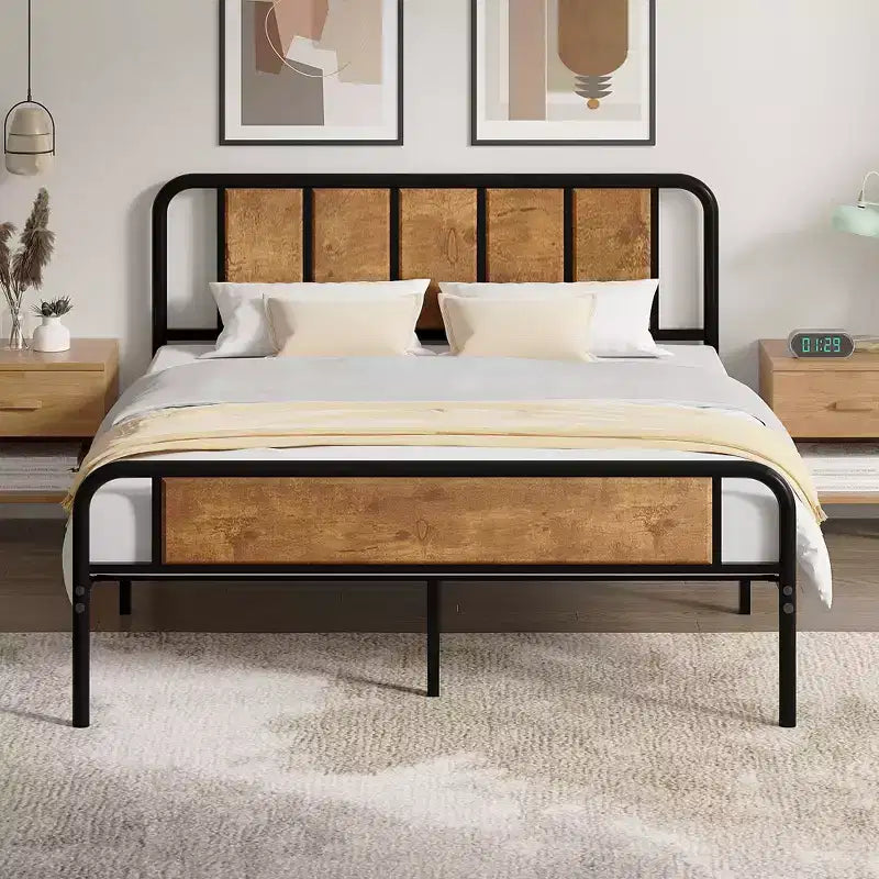 Struttura letto con testiera in legno industriale