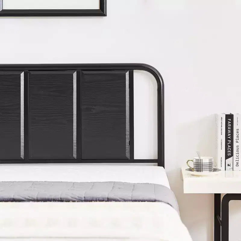 Struttura letto con testiera in legno industriale