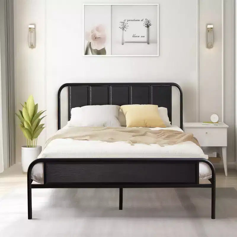 Struttura letto con testiera in legno industriale